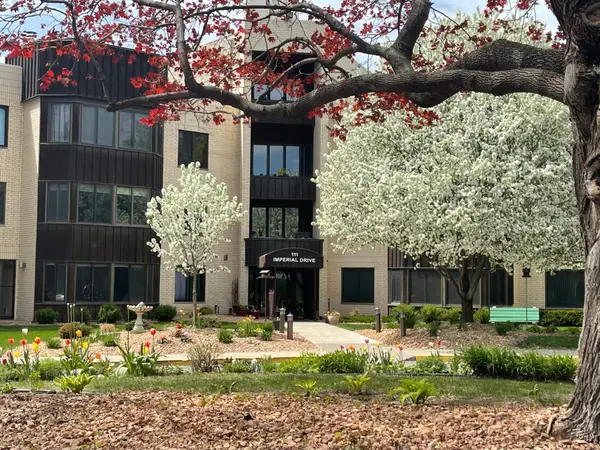 111 Imperial Drive W #106, West Saint Paul, MN 55118