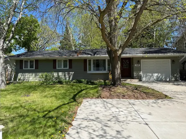 1249 Pinewood Court, Woodbury, MN 55125