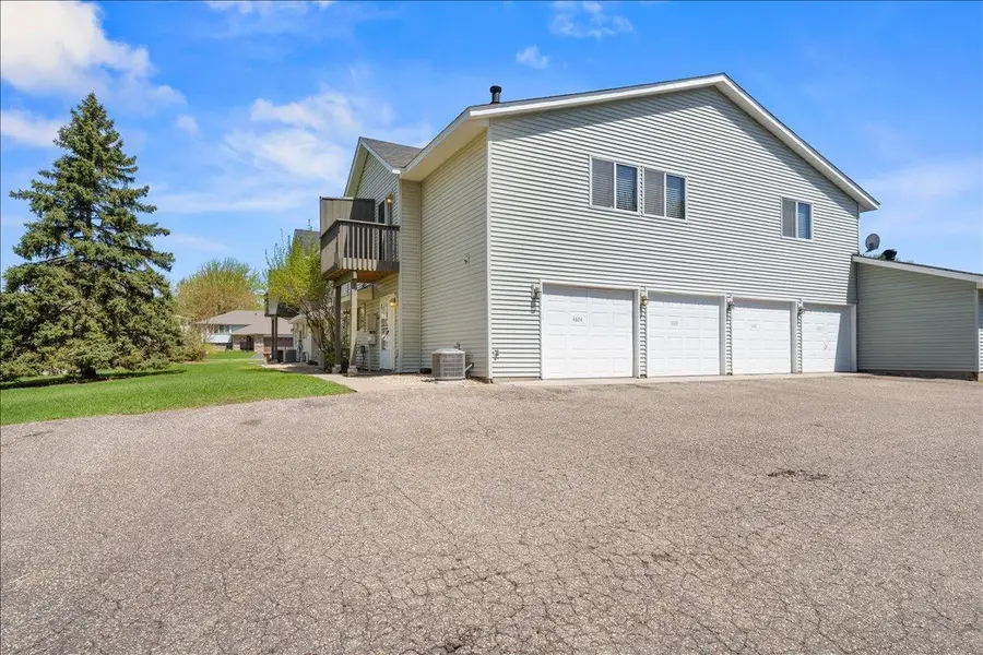1604 Helmo Avenue N, Oakdale, MN 55128 - #3
