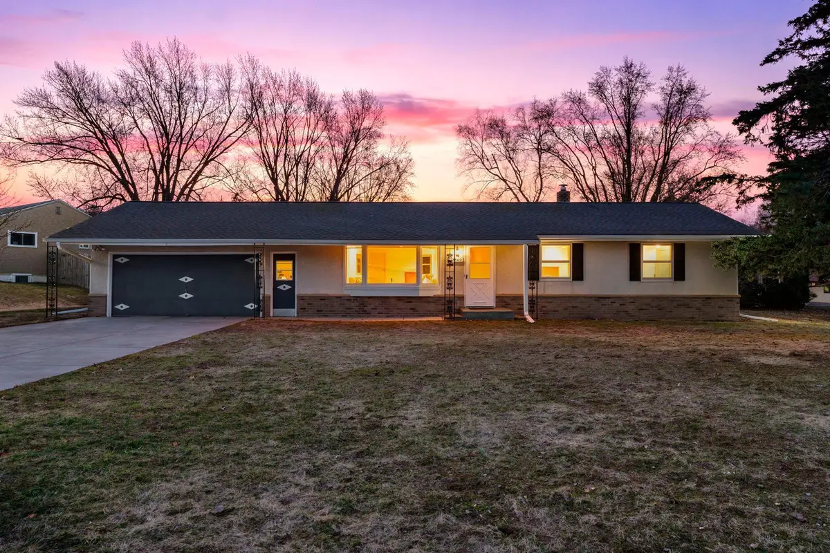 2460 E Meadow Drive, North Saint Paul, MN 55109 - #1