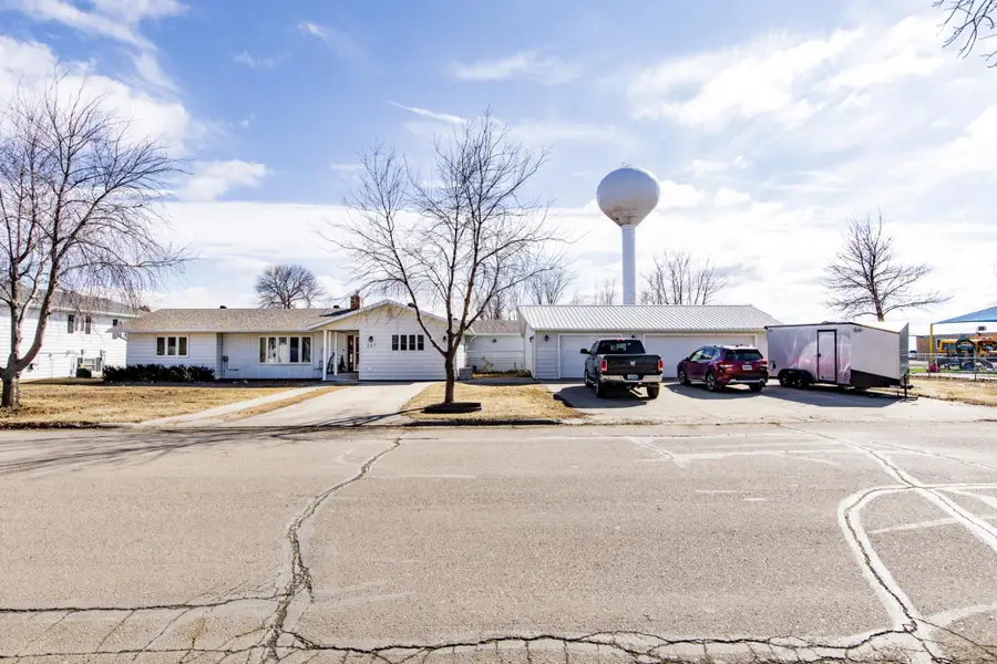 207 4th Avenue Se, Hillsboro, ND 58045 - #3