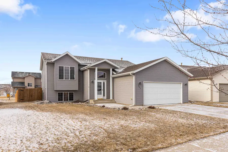 989 39th Avenue W, West Fargo, ND 58078 - #2