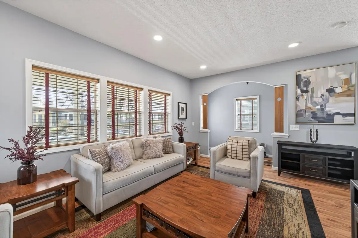 1109 Lawson Avenue E, Saint Paul, MN 55106 - #1