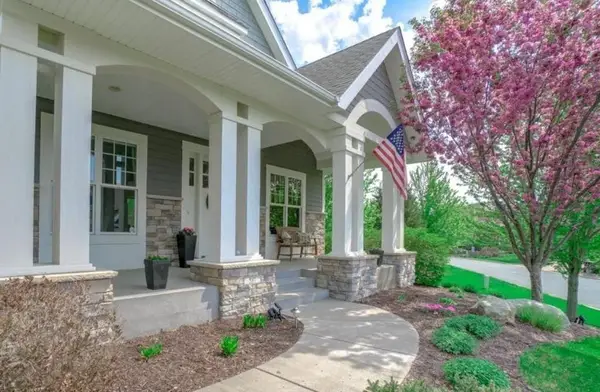 587 Lake Ridge Drive, Shoreview, MN 55126