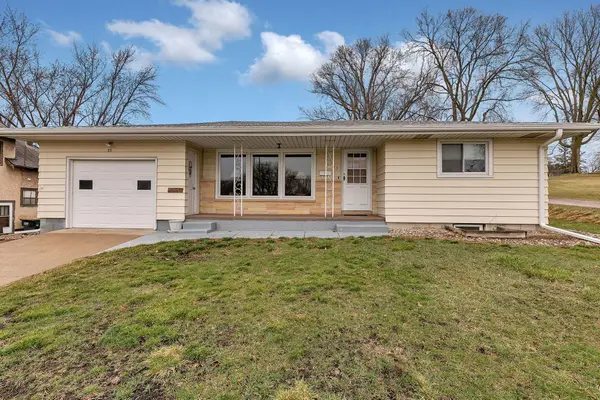 33 5th Avenue Nw, Hutchinson, MN 55350