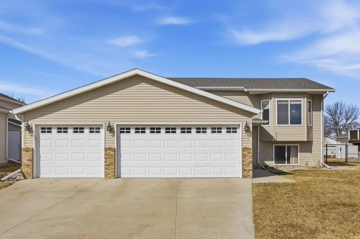 1122 5th Avenue W, West Fargo, ND 58078 - #1