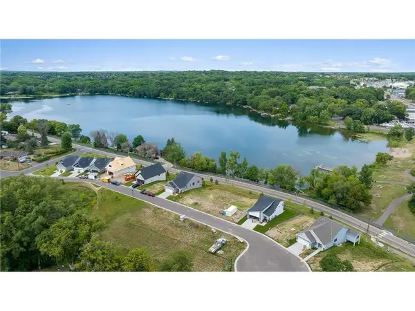 221 Mccarrons Place W, Roseville, MN 55113