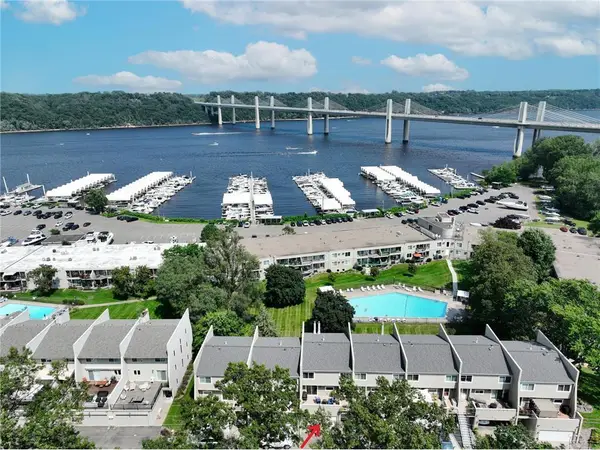 6213 St Croix Trail N #108, Stillwater, MN 55082