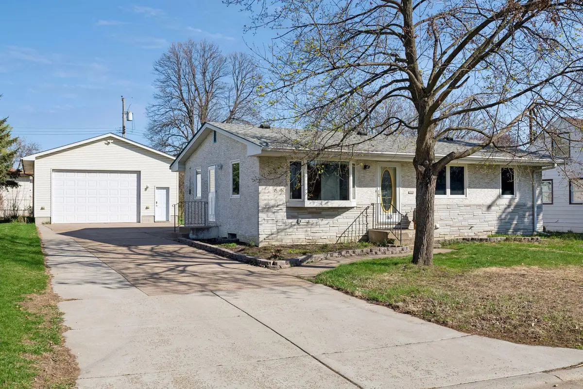 143 Horizon Circle Ne, Fridley, MN 55421 - #1