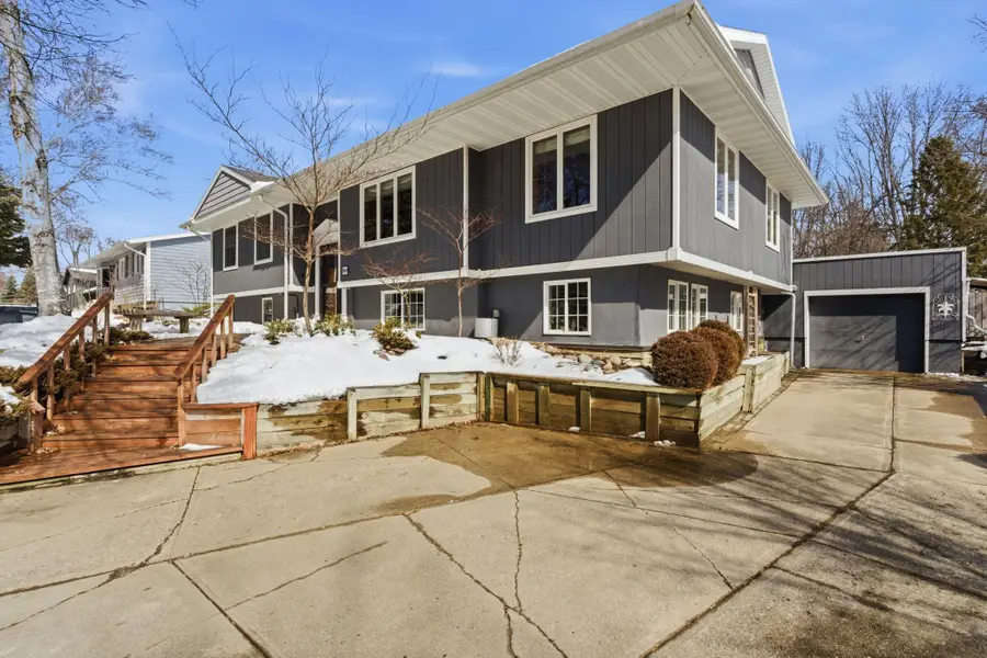 909 16th Street Sw, Willmar, MN 56201 - #2