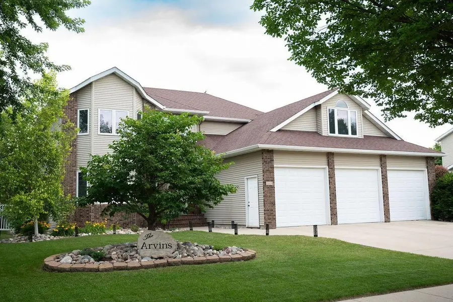 2609 Meadow Creek Circle S, Fargo, ND 58104 - #3