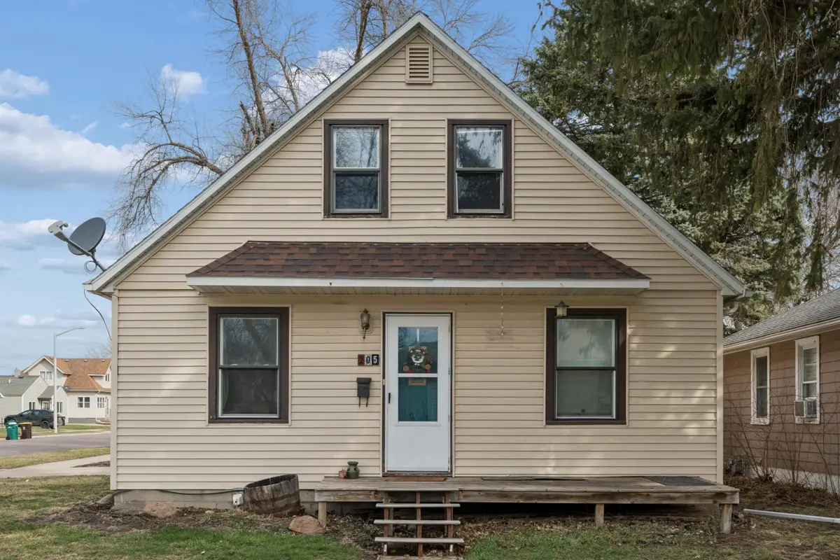 205 E 11th Street, Fairmont, MN 56031 - #1