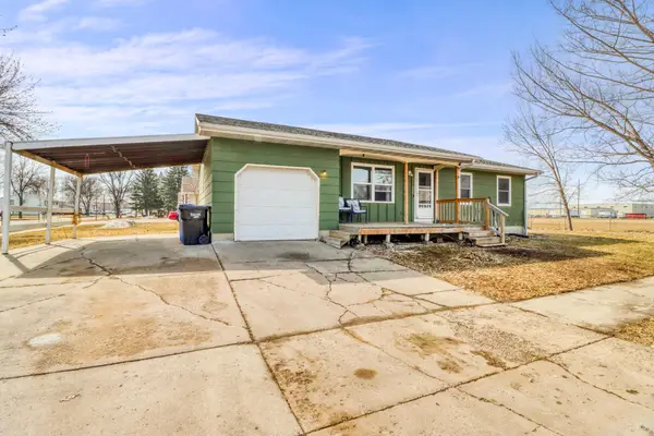 3102 8th Avenue N, Fargo, ND 58102