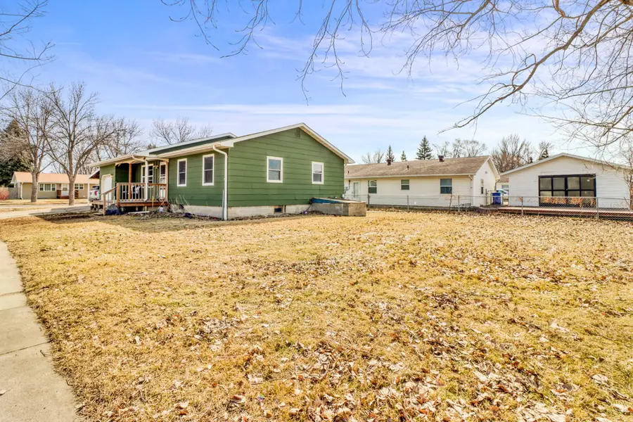3102 8th Avenue N, Fargo, ND 58102 - #3