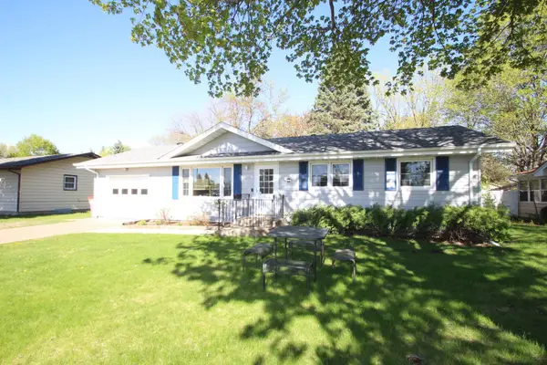 848 Dellwood Street S, Cambridge, MN 55008