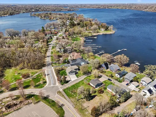 100 Peninsula Road, Medicine Lake, MN 55441