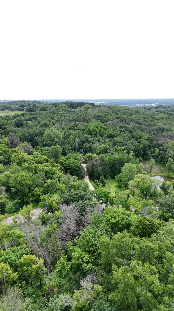 2685 Carver Avenue E, Maplewood, MN 55119