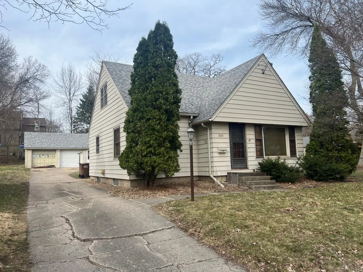 307 E 6th Street, Albert Lea, MN 56007 - #1