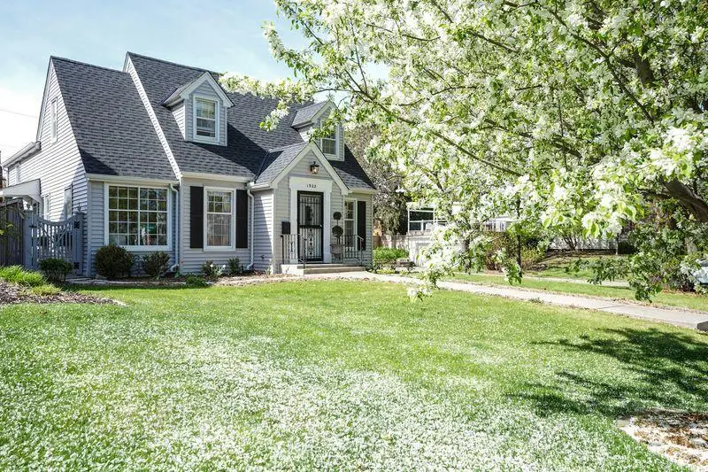 1902 Pinehurst Avenue, Saint Paul, MN 55116 - #2