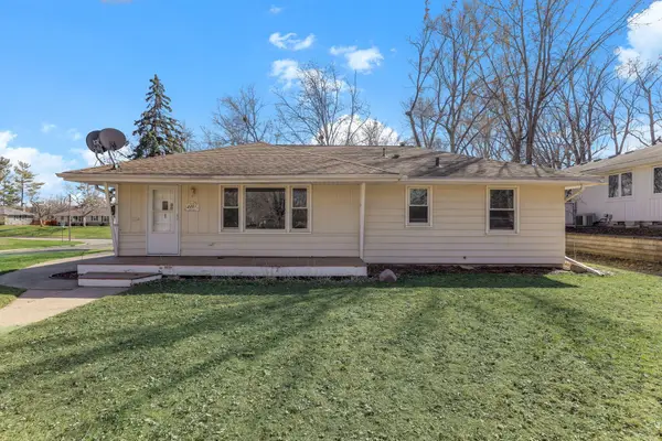 2201 W 91 1/2 Street, Bloomington, MN 55431