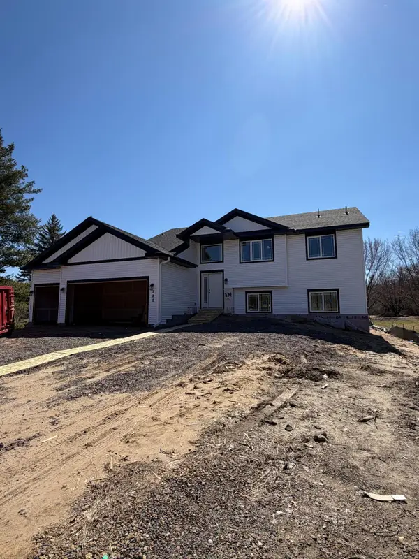 520 Lois Lane, Lino Lakes, MN 55014