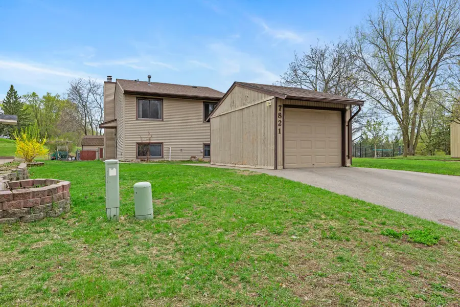 7821 Rimbley Road, Woodbury, MN 55125 - #2