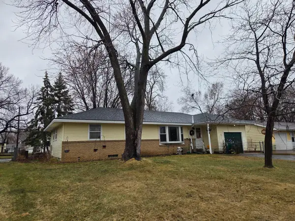 672 80th Avenue Ne, Spring Lake Park, MN 55432