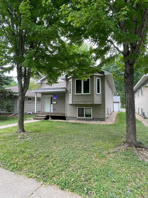 1077 26th Avenue Se, Minneapolis, MN 55414