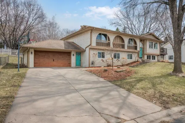 9240 Chesshire Lane N, Maple Grove, MN 55369