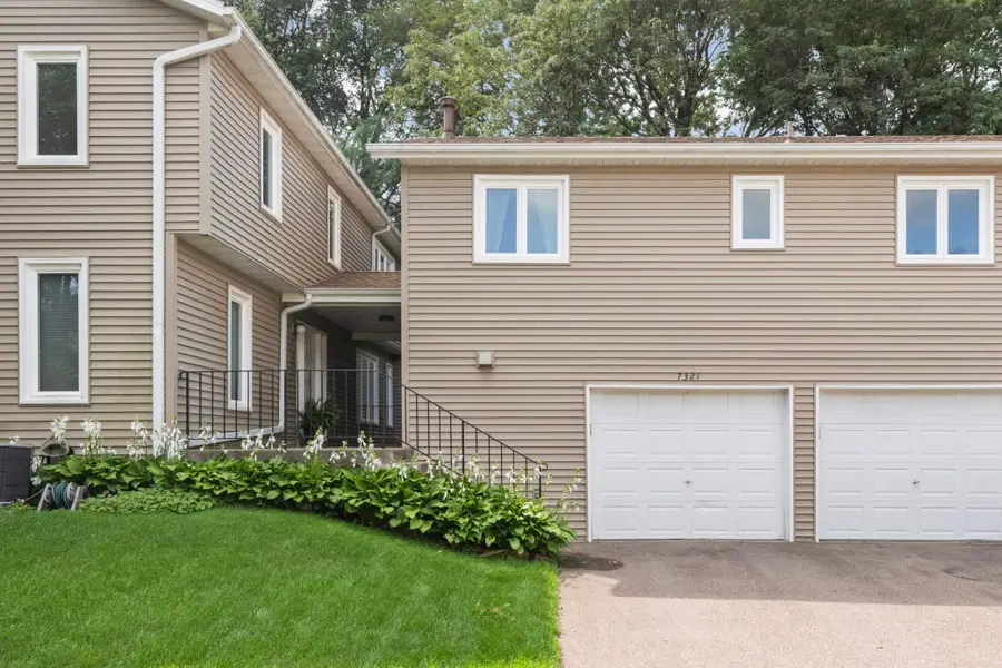 7321 Woodstock Curve, Bloomington, MN 55438 - #2
