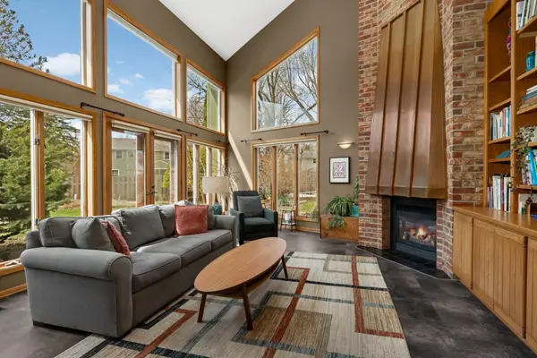 2955 Regent Avenue N, Minneapolis, MN 55422