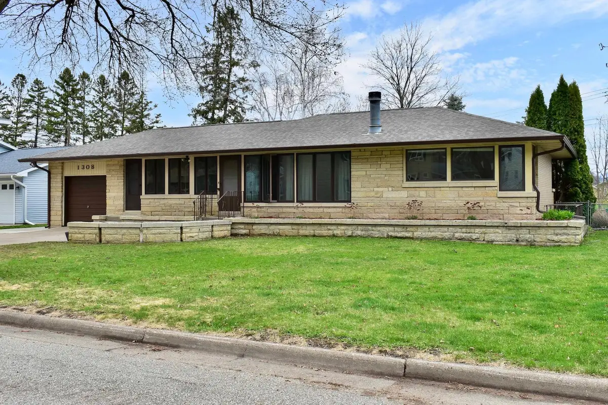 1308 Parkview Avenue, Winona, MN 55987 - #1