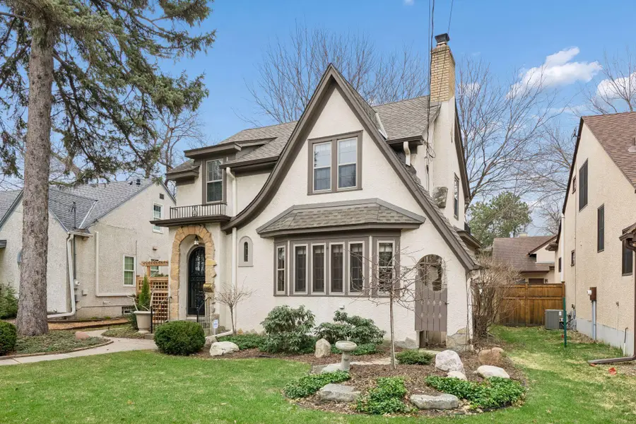 1041 Thomas Avenue S, Minneapolis, MN 55405 - #2