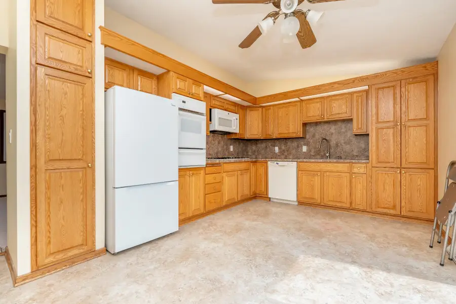 6401 Shingle Creek Drive, Brooklyn Park, MN 55445 - #2
