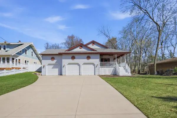 808 Hallam Avenue N, Mahtomedi, MN 55115