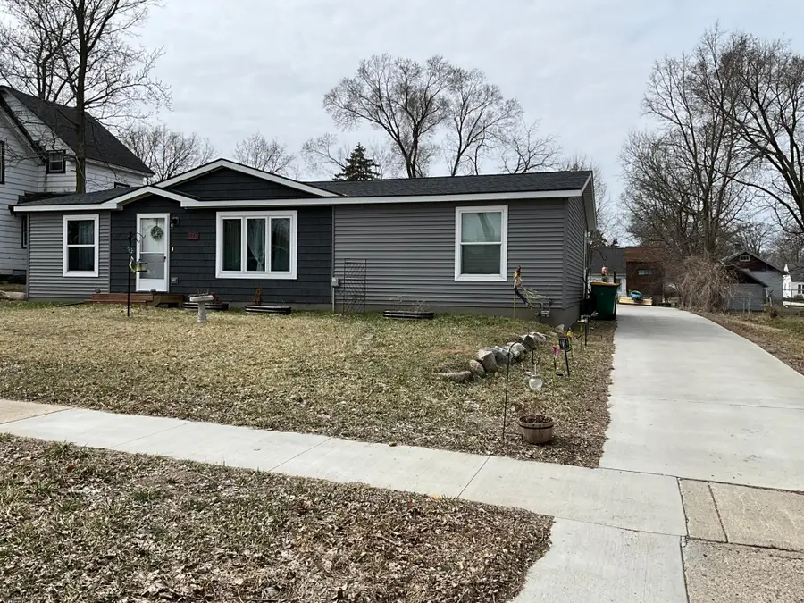 516 S Miller Avenue, Litchfield, MN 55355 - #2