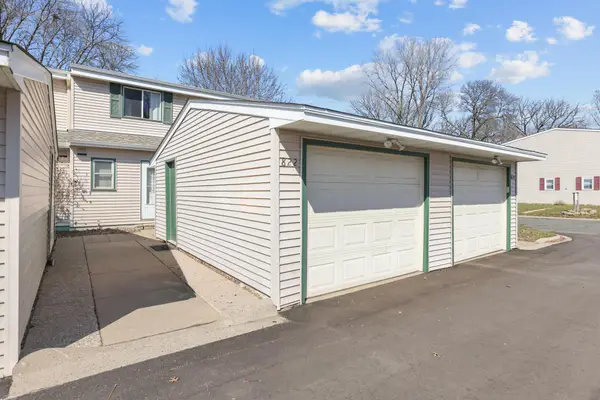 822 Woodgate Drive, Vadnais Heights, MN 55127