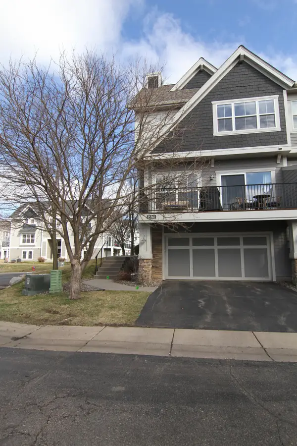 15561 Dunraven Drive, Apple Valley, MN 55124