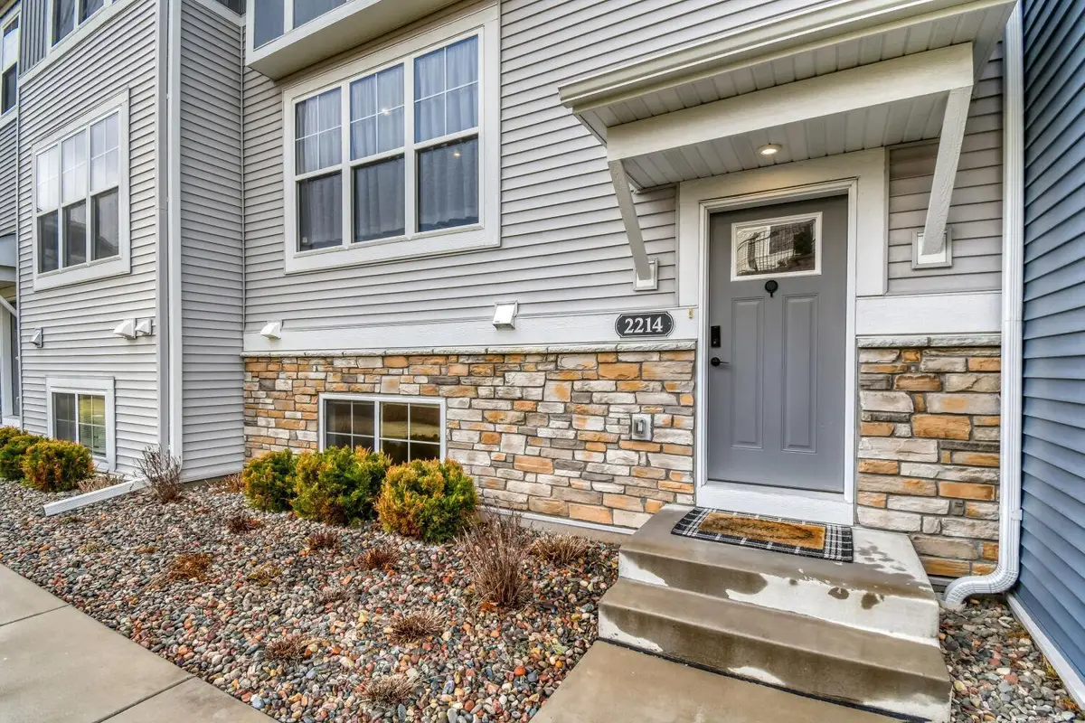 2214 Gateway Curve, North Saint Paul, MN 55109 - #1