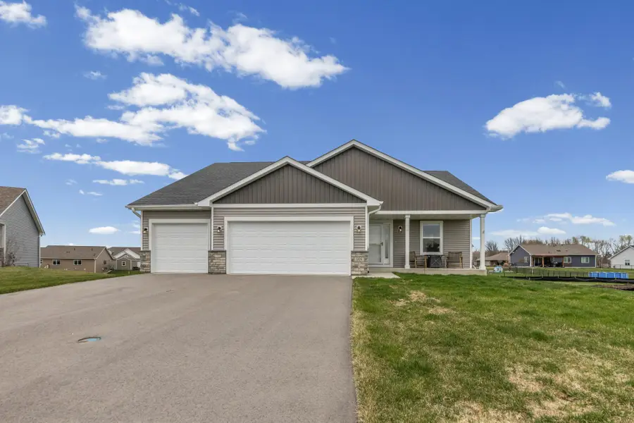 909 Emily Court Ne, Montgomery, MN 56069 - #2