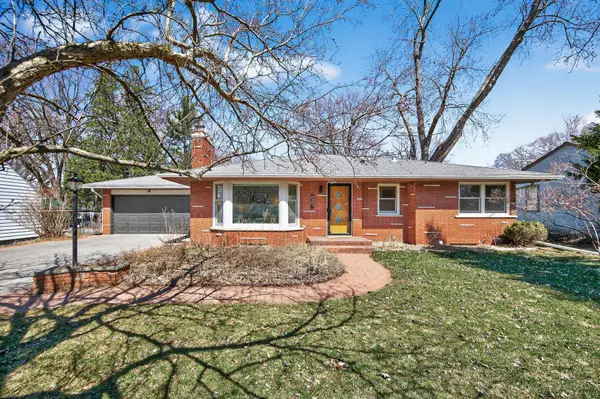 635 Shryer Avenue W, Roseville, MN 55113