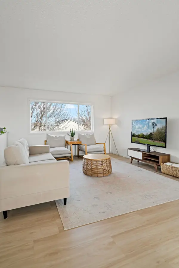 4372 Blakewood Drive, Shakopee, MN 55379