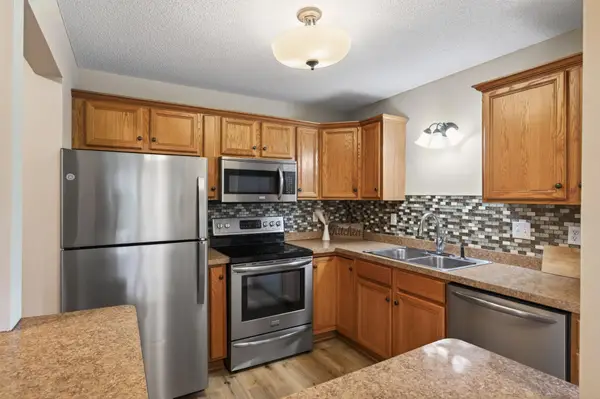 2496 County Road C2 W #101, Roseville, MN 55113