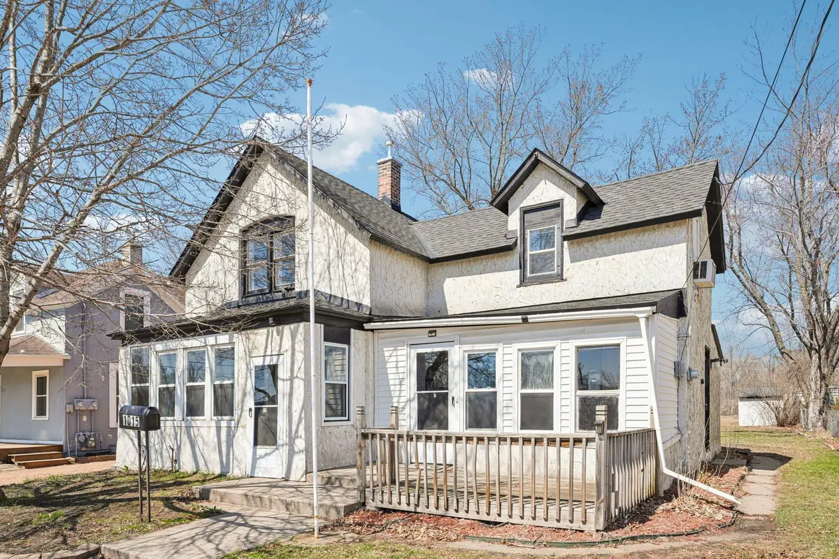 1015 Stoughton Avenue, Chaska, MN 55318 - #1