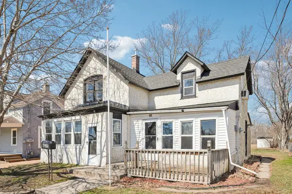 1015 Stoughton Avenue, Chaska, MN 55318