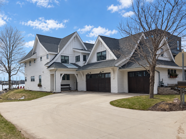 365 Lakeview Avenue, Tonka Bay, MN 55331