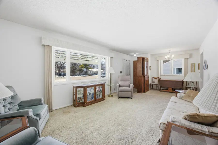 305 21st Avenue N, Fargo, ND 58102 - #2