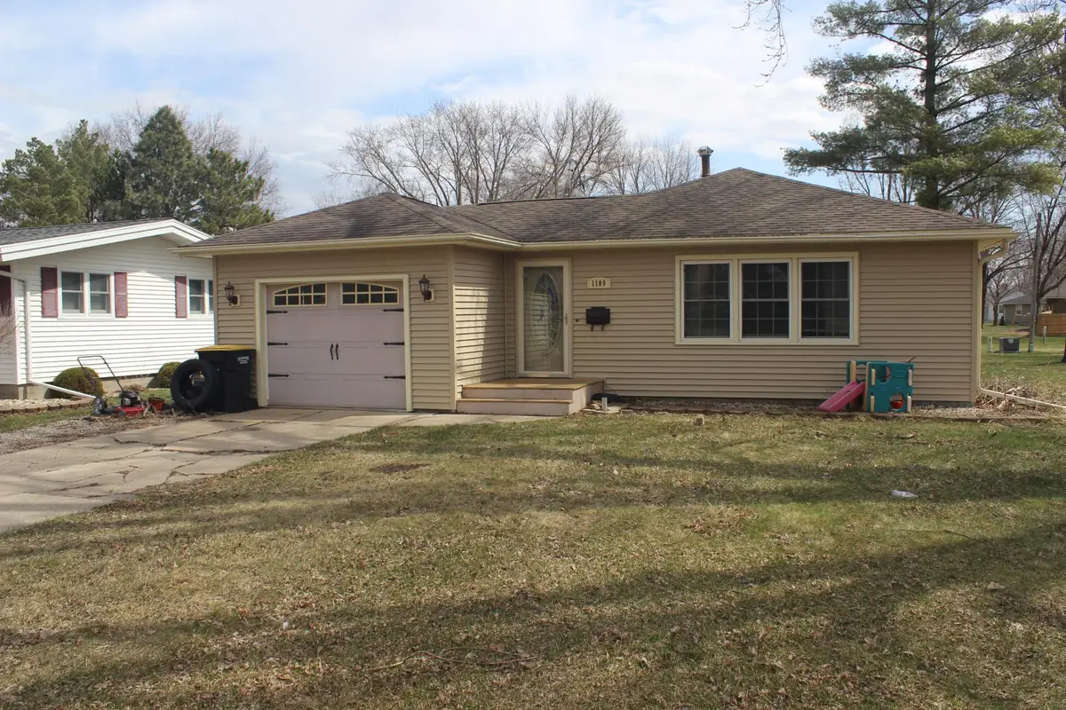 1109 S Moore Street, Blue Earth, MN 56013 - #1