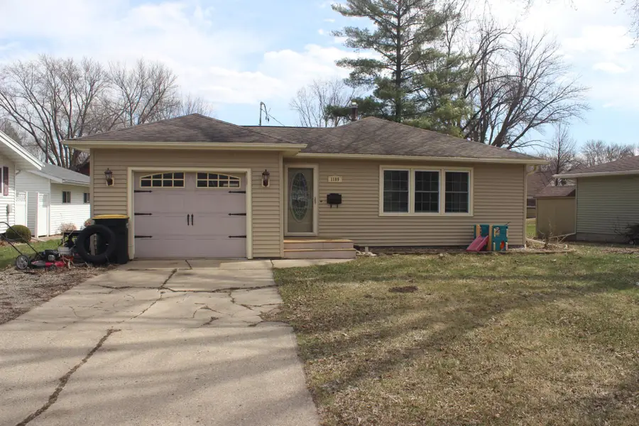 1109 S Moore Street, Blue Earth, MN 56013 - #2