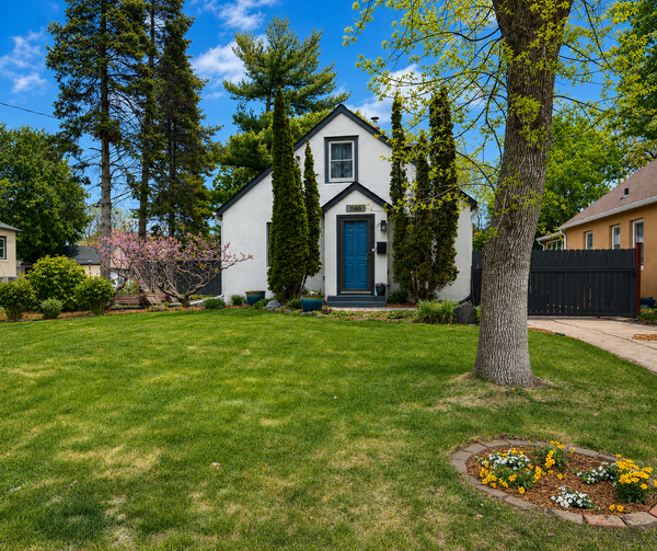 1146 Manomin Avenue, West Saint Paul, MN 55118
